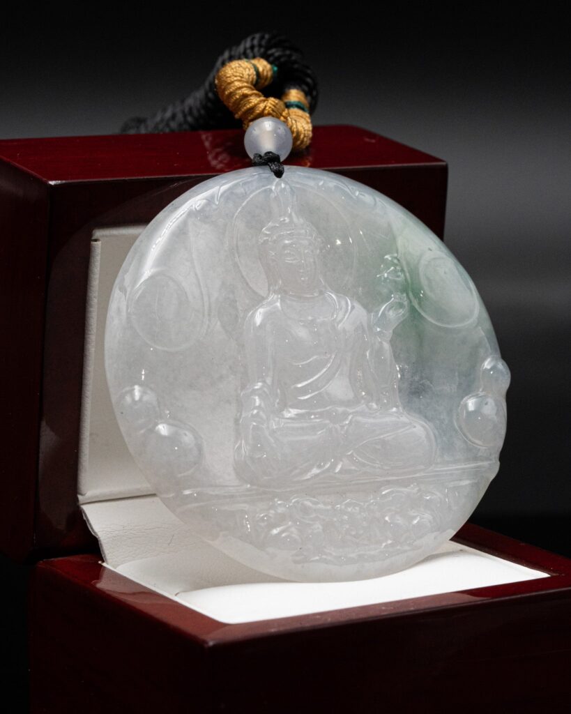 ICY WHITE MEDITATING BUDDHA JADE PENDANT